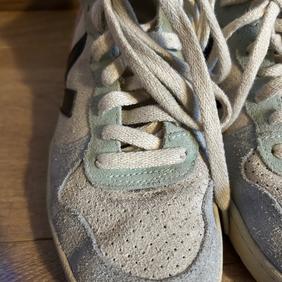 Veja Women's V-15 Suede High Top Sneakers - Picture 4 of 8